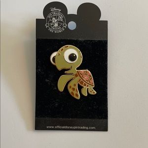 Disney squirt Turtle Pin